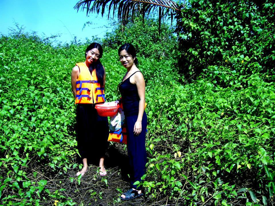 艺术家|越南老艺术家和女学生拍亲密照引争议，学生：都是为了学知识
