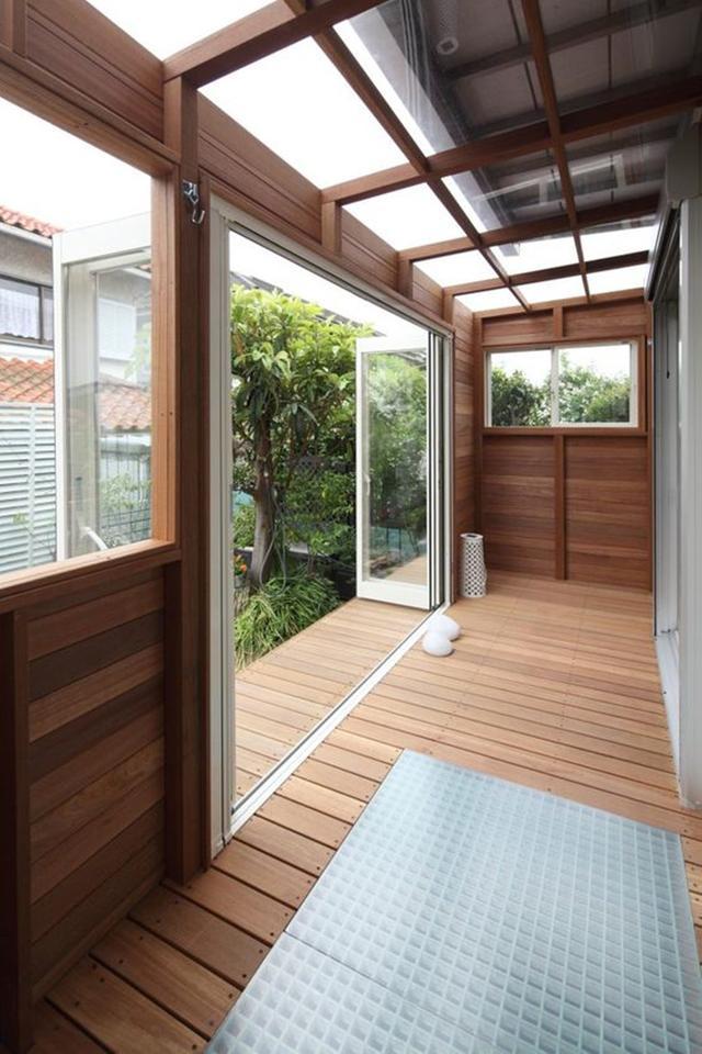 有这条件干嘛不多装个阳光房,只要延伸门廊装玻璃,邻居眼红半年