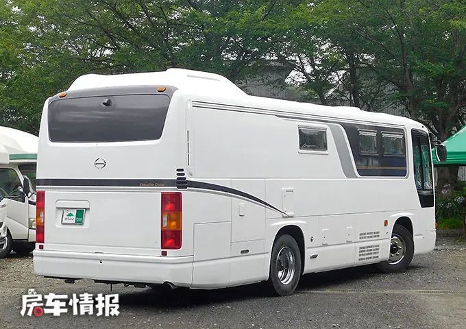 极其少见的大巴房车!配8.0l柴油机能住4口人,旅行舒服又有面子