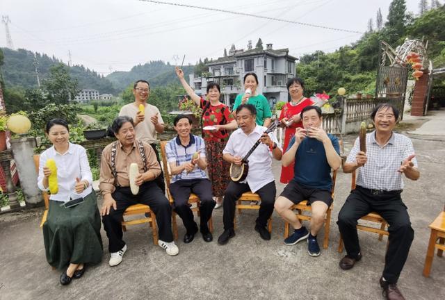 邵定武|湖北宜昌：北京抗疫勇士回乡，民间文艺家编演戏曲欢迎，场景感人