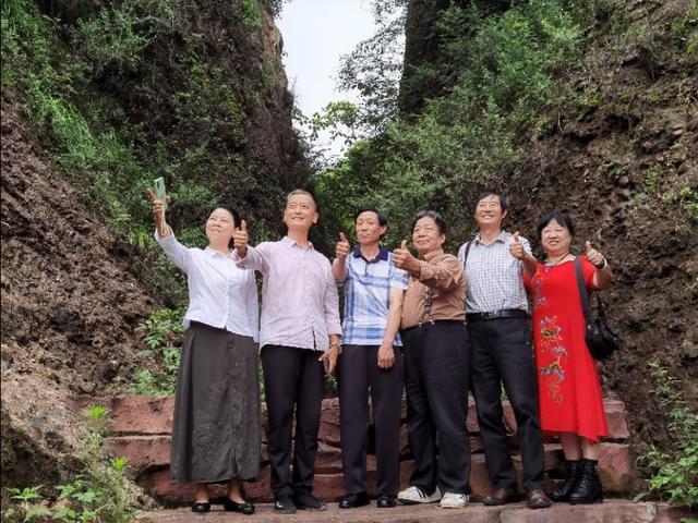 邵定武|湖北宜昌：北京抗疫勇士回乡，民间文艺家编演戏曲欢迎，场景感人