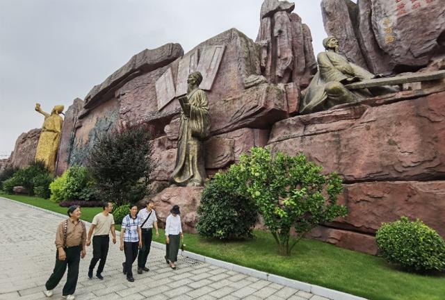 邵定武|湖北宜昌：北京抗疫勇士回乡，民间文艺家编演戏曲欢迎，场景感人