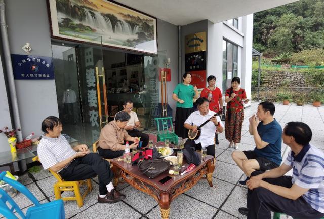 邵定武|湖北宜昌：北京抗疫勇士回乡，民间文艺家编演戏曲欢迎，场景感人