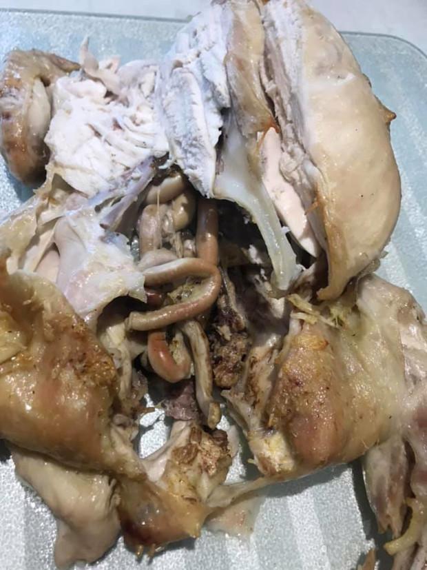 苏格兰男吃鸡吃出鸡肠 愤怒投诉超市 网友笑称"有肠子才新鲜"