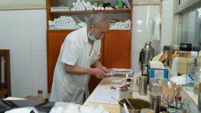 文明家庭二郎山下大先生仁医陈怀炯