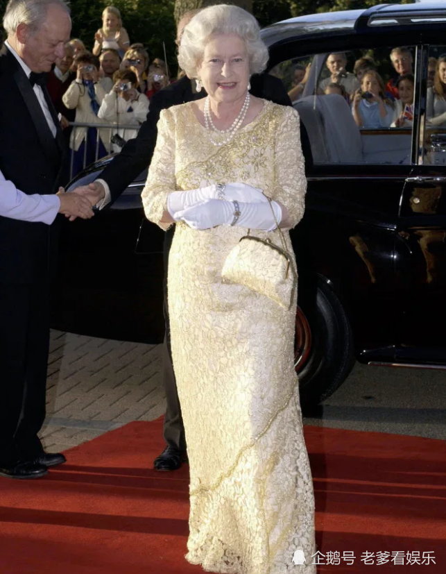 梅根.马克尔|女王取消梅根的生日钟声，女演员对此不满，认为自己遭到区别对待