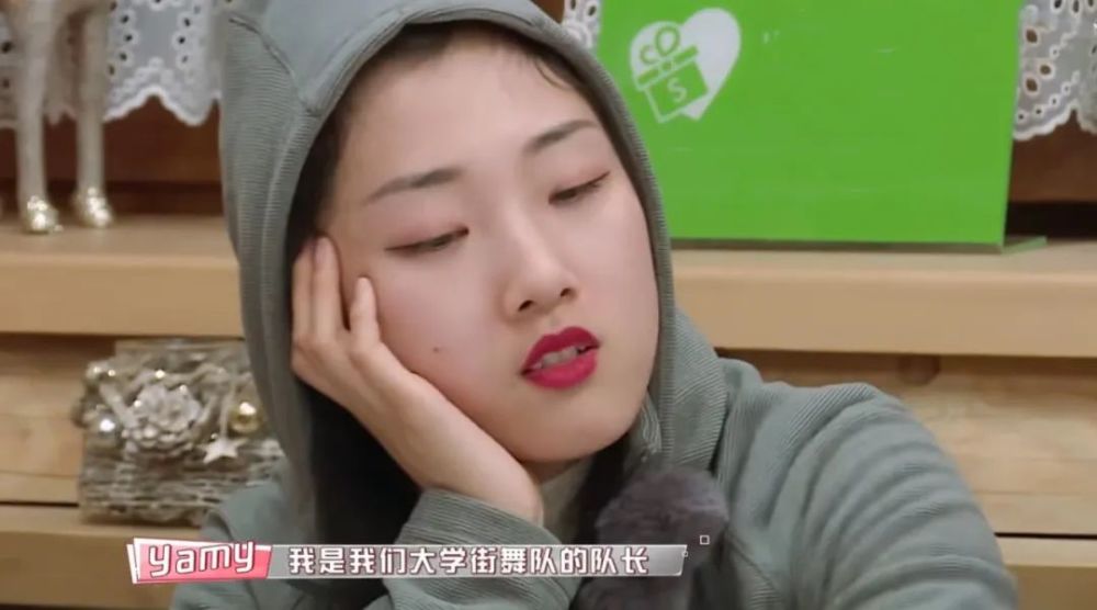 yamy|低谷走来的yamy：为一百块连跳三支舞，为登舞台贴钱给李宇春伴舞