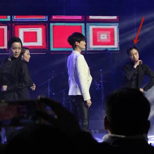 yamy|低谷走来的yamy：为一百块连跳三支舞，为登舞台贴钱给李宇春伴舞