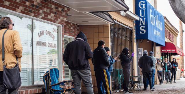 芝加哥|芝加哥一地3天16起枪击12人死亡，枪支暴力成美国疫情“副产品”