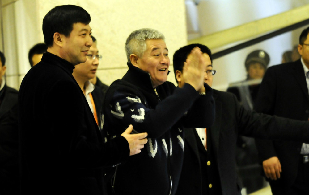 王小利|王小利敢叫板赵本山？15年前老赵大骂徐亮，一堆人不敢吭声！