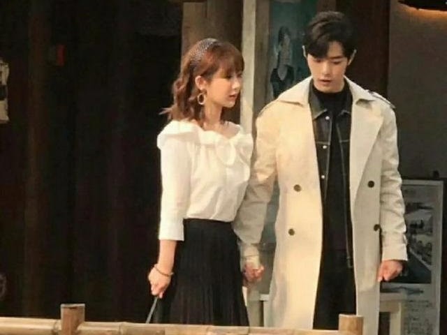 杨紫|《余生》路透照浪漫唯美，肖战杨紫牵手逛街，暂定8月无官宣播出