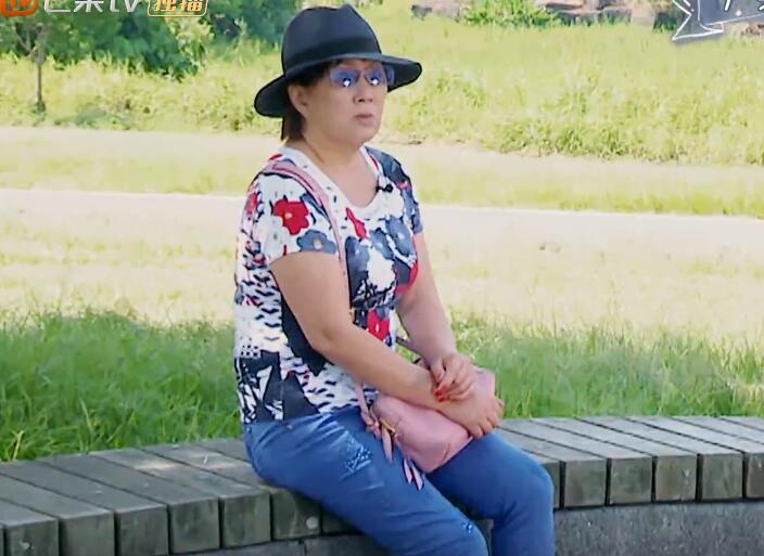 陈若仪|陈若仪亲妈出镜强势不讲卫生，婆婆被冷落，小儿子喊外婆为奶奶