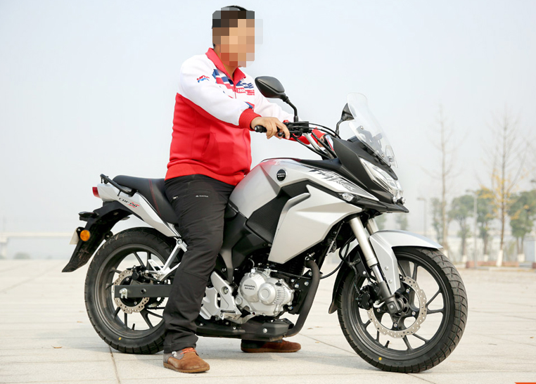 新大洲本田休闲拉力车功率118千瓦大尺寸浪花碟续航400km