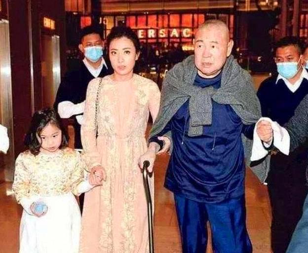 刘銮雄|奸商刘銮雄：关停国内300家公司套现500亿，全家逃到英国逍遥