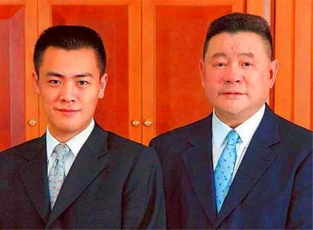 刘銮雄|奸商刘銮雄：关停国内300家公司套现500亿，全家逃到英国逍遥