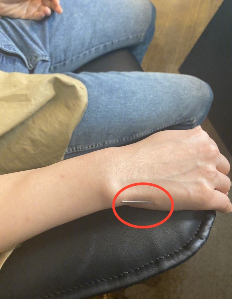 黄圣依调侃自己见缝插针发出照片让人头皮发麻为出道真的拼了