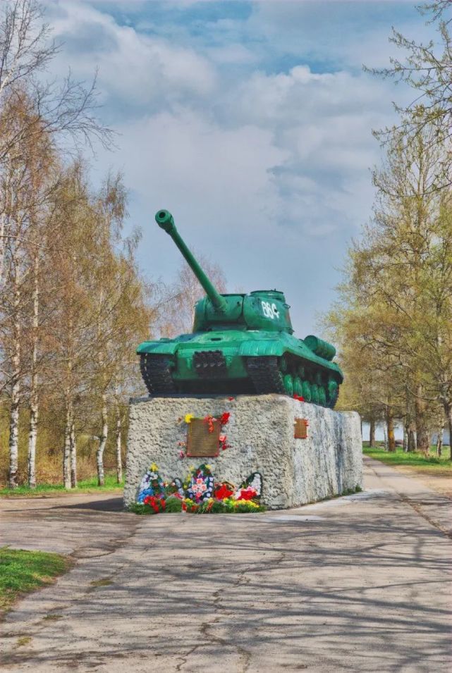 不是开玩笑苏联红军用2辆kv型坦克掀翻德军43辆装甲车