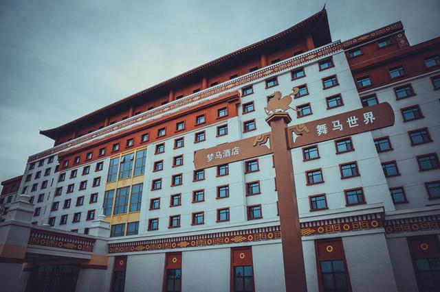 坝上草原|打卡北京周边最火避暑胜地，以马为梦，穿越千年，坝上草原竟然还可以这么玩