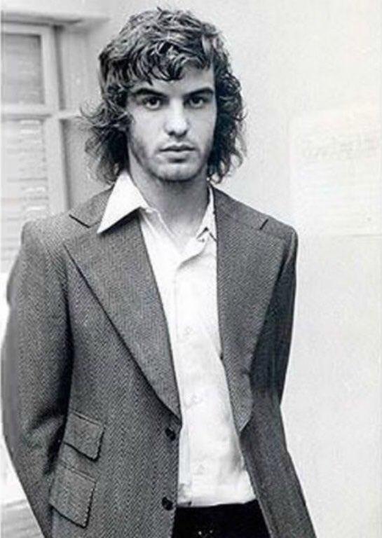 退役后,贝尔萨在纽维尔老伙计开始了执教生涯.