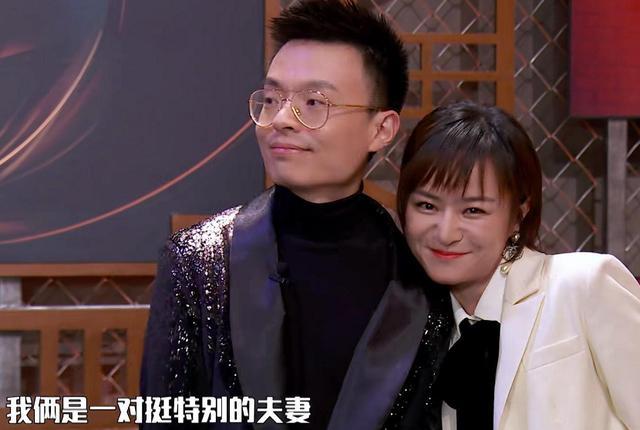 王菲|吃瓜日报丨知名脱口秀夫妇宣布离婚；王菲深夜带女儿外出做头发