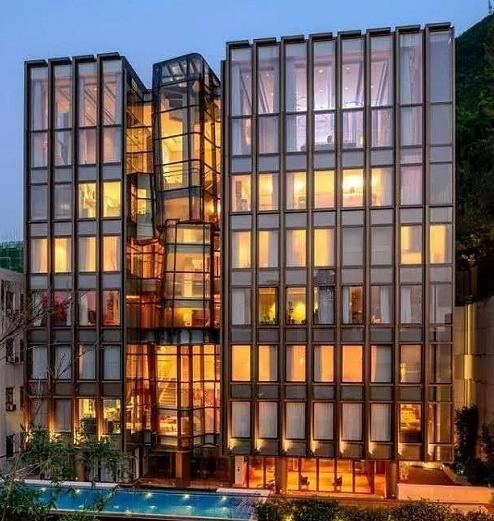 王菲|吃瓜日报丨知名脱口秀夫妇宣布离婚；王菲深夜带女儿外出做头发