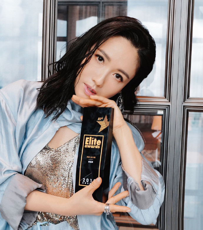 李施嬅|李施嬅加价签约邵氏否认外闯梦碎，胡定欣转投大荧幕失利风光不再