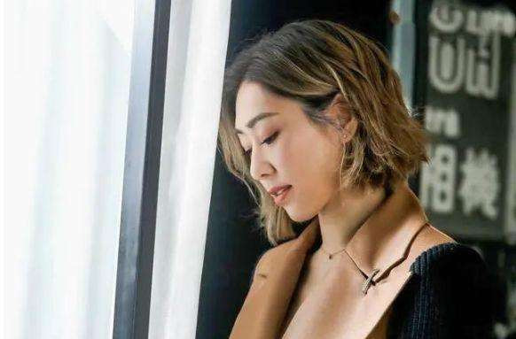 李施嬅|李施嬅加价签约邵氏否认外闯梦碎，胡定欣转投大荧幕失利风光不再