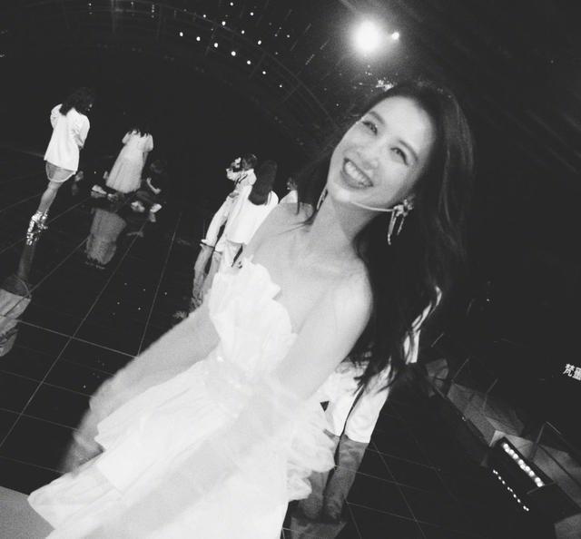 黄圣依|豪门少奶奶太拼！黄圣依练舞过度手扎银针，身体吃不消疑似累病