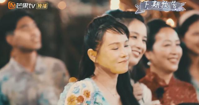 伊能静|黄圣依张萌看望伊能静，三姐妹脸贴脸大笑，教伊能静婆婆跳女团舞