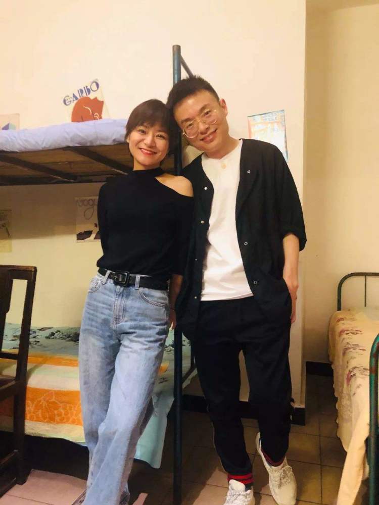 脱口秀演员程璐发文,宣布和老婆思文离婚,1句话总结2人关系!