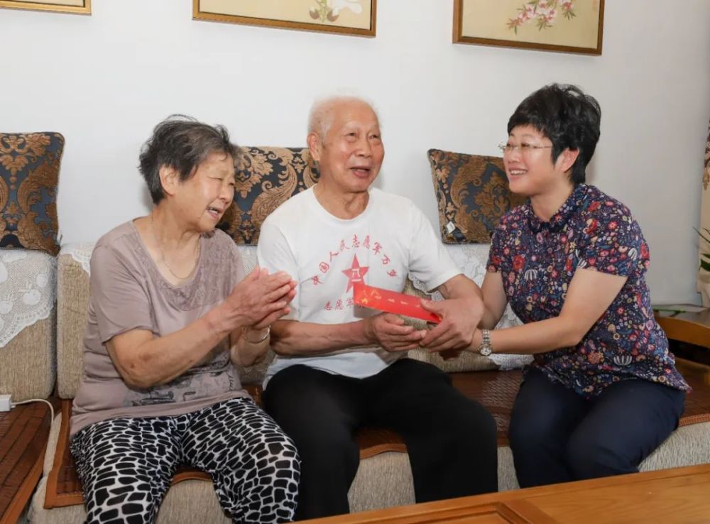 军民鱼水情意浓蔡艳带队慰问金华军分区和退役军人