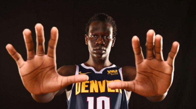 首秀中锋变小前锋 2米18比小个子还灵活|马努特·波尔|波尔-波尔|nba