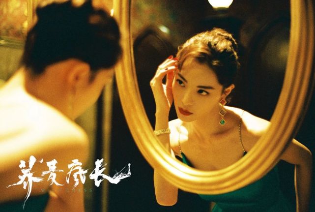 因为命运的羁绊走在一起,他们同梦想一起炙热发光,又在现实中忽而幻灭