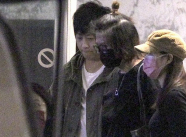 阿信|五月天阿信疑公开恋情，表白跟了7年的助理：谢谢你来到我身旁