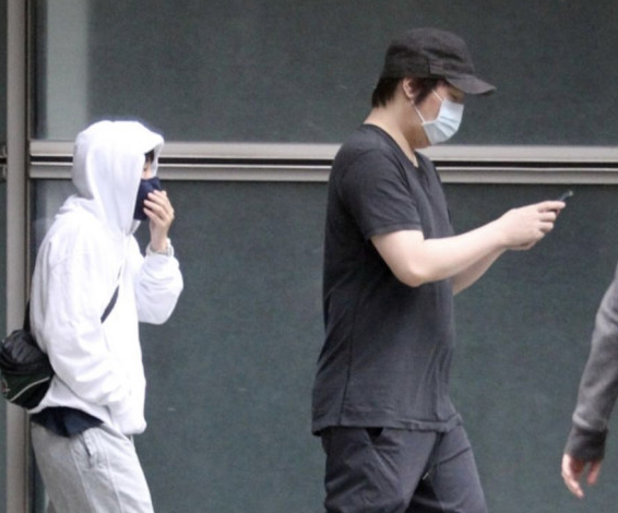 阿信|五月天阿信疑公开恋情，表白跟了7年的助理：谢谢你来到我身旁