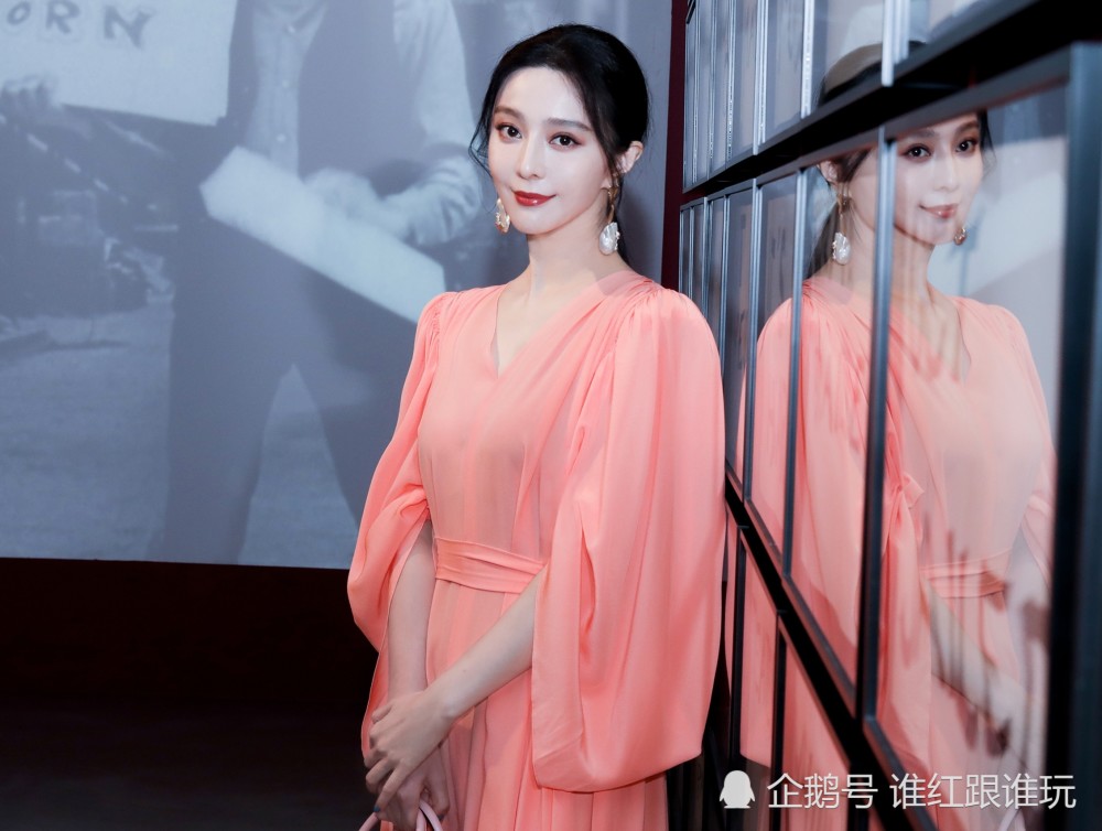 范冰冰|范冰冰时隔两年第一次走红毯！昔日霸气消失不见，反而局促又温柔