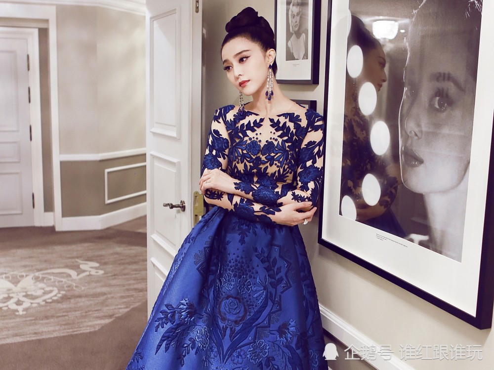 范冰冰|范冰冰时隔两年第一次走红毯！昔日霸气消失不见，反而局促又温柔