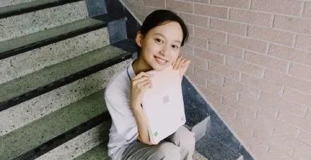 自由女神被闪电击中-WordPress极简博客