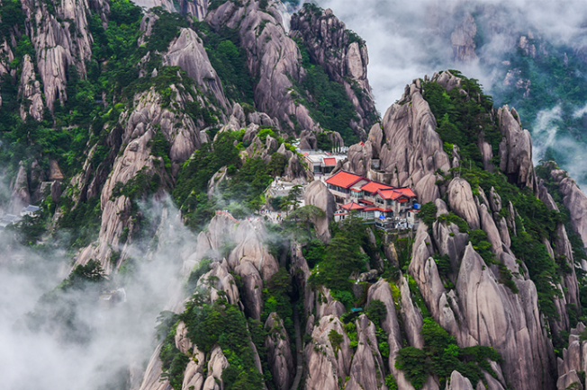 是黄山景区首家四星级旅游酒店,是中国山岳景区首家摄影文化主题酒店