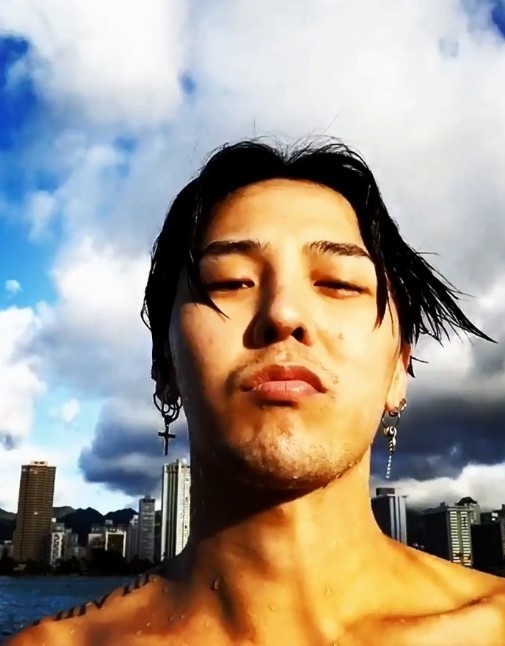 gd零p图近照曝光一看脸颊长满痘痘网吓坏