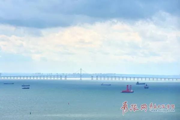 青岛惊现“彩虹桥”，转发有好运！