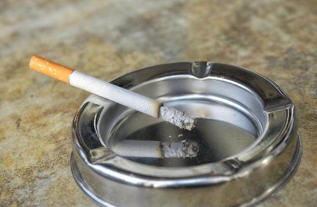 吸烟|经常吸烟的人，点烟前牢记3句话，既不用戒烟，肺也能舒服一些！