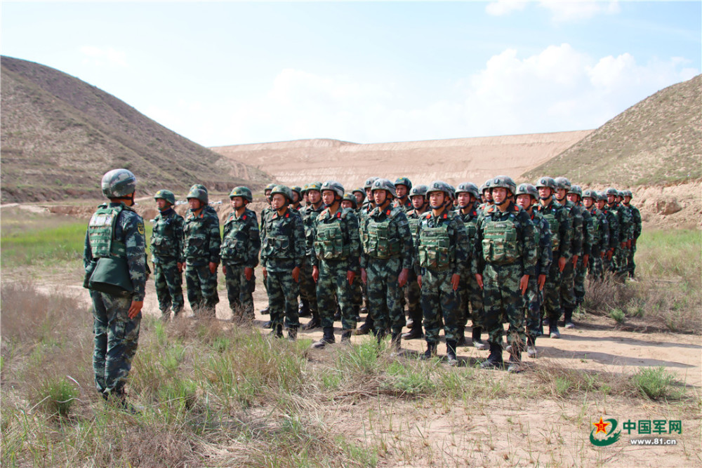 黑云乍起训练场直击武警甘肃总队机动支队实爆现场