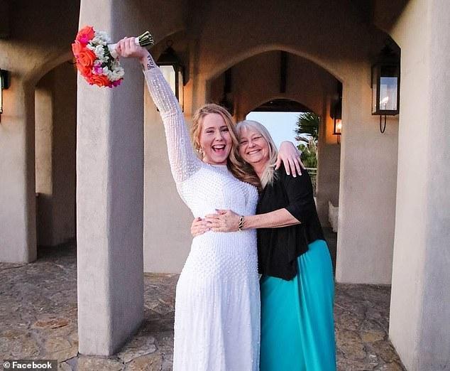 毛骨悚然|毛骨悚然！美妈妈带俩宝贝见朋友迟迟没露面，次日被发现陈尸车内