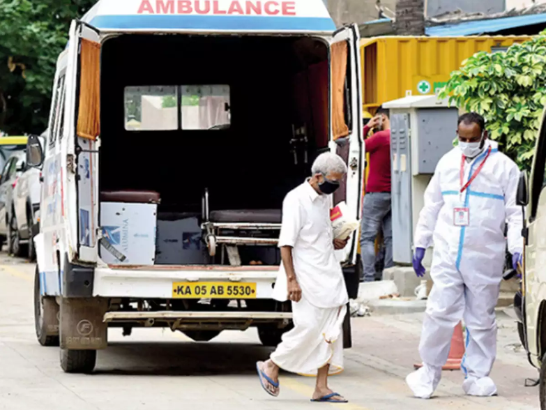 印度_社会|为防感染，印度当局封死了新冠患者的房子，房内还关着妇女和儿童