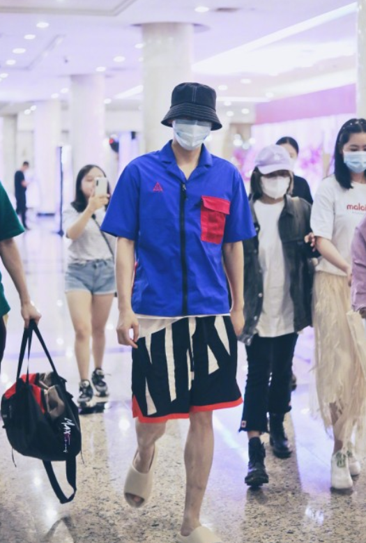 李易峰|李易峰化身森系少年，成熟男性演员代表，却最不缺明朗少年感