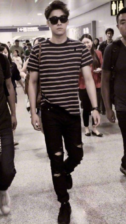 李易峰|李易峰化身森系少年，成熟男性演员代表，却最不缺明朗少年感