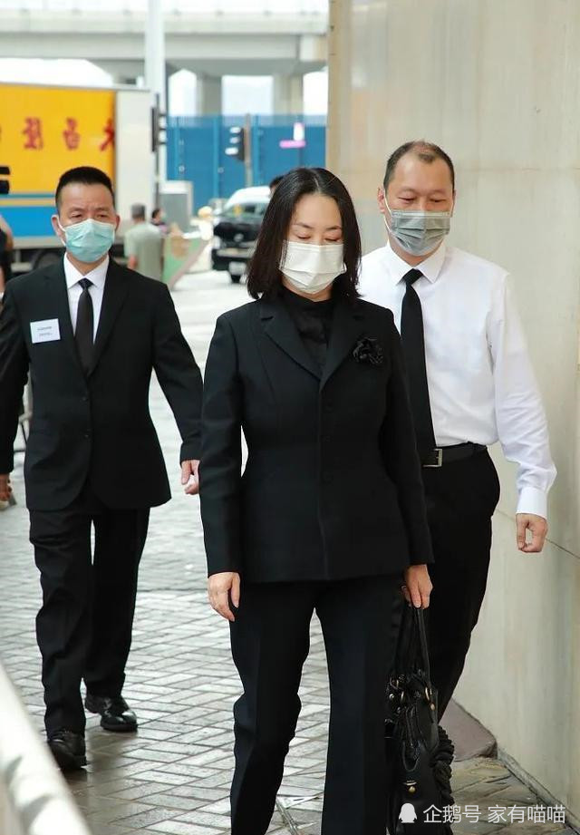 葬礼也是如期举行,在他的葬礼上,许多社会名流都前来参加葬礼