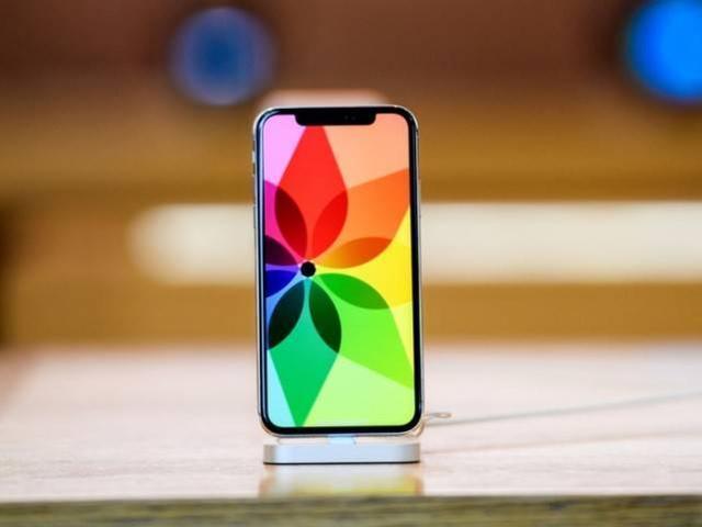 你想要微信还是iPhone？事实上，果粉的心里已经有了答案。