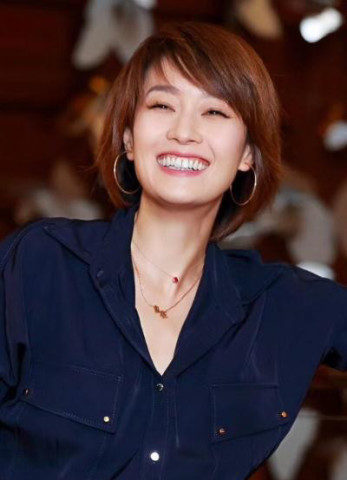 胡歌|胡歌新剧未播，女主已备受吐槽，40多岁中年大妈出演未婚少女闹哪样？